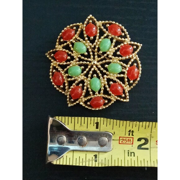 Sarah Coventry Faux Jade Coral Gold Tone Vintage Brooch Pin - Picture 5 of 5